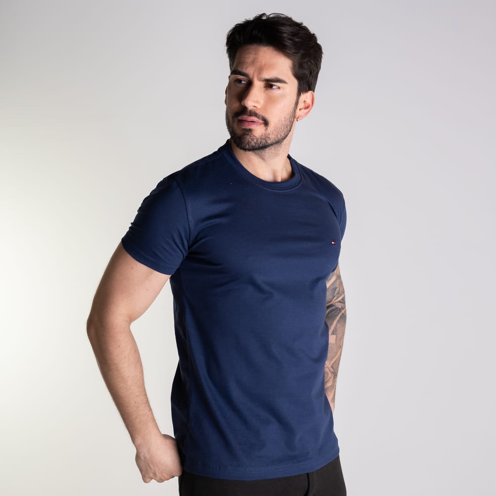 Camiseta Tommy Hilfiger Básica Azul Marinho