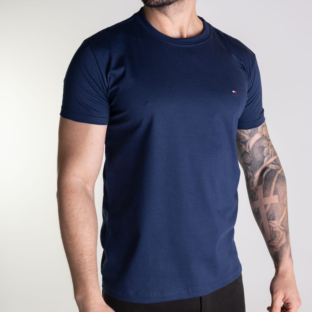 Camiseta Tommy Hilfiger Básica Azul Marinho