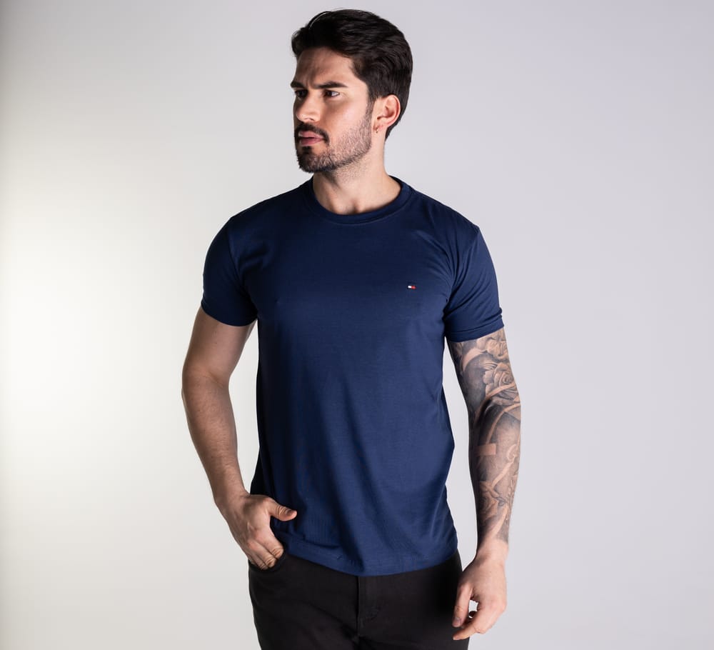 Camiseta Tommy Hilfiger Básica Azul Marinho