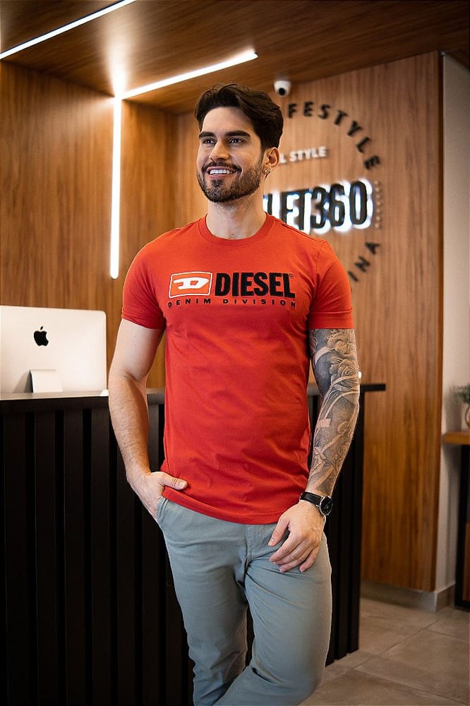 Camiseta Diesel Logo Vermelha