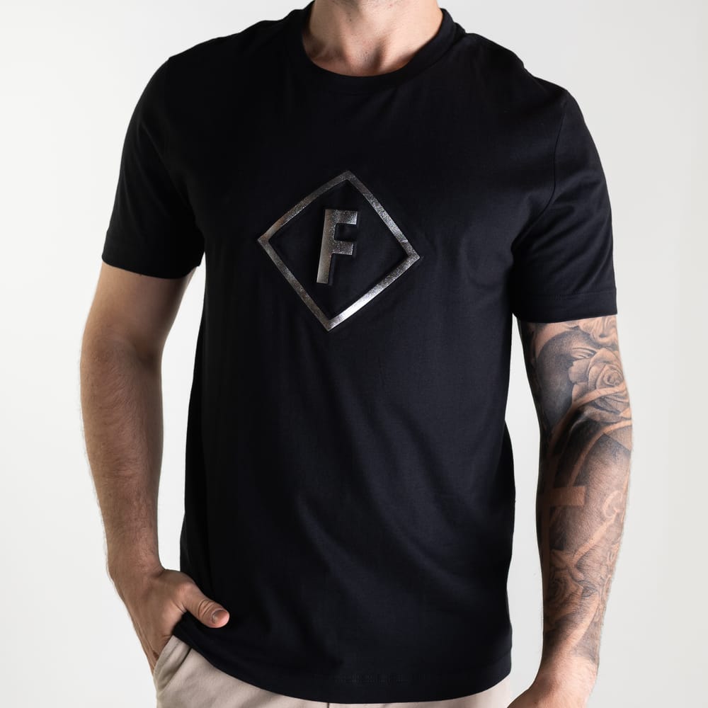 Camiseta Forum Preto Logo Prata