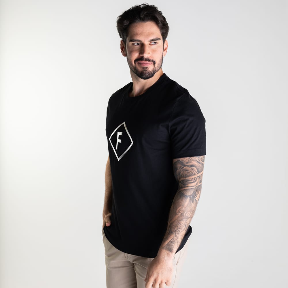 Camiseta Forum Preto Logo Prata