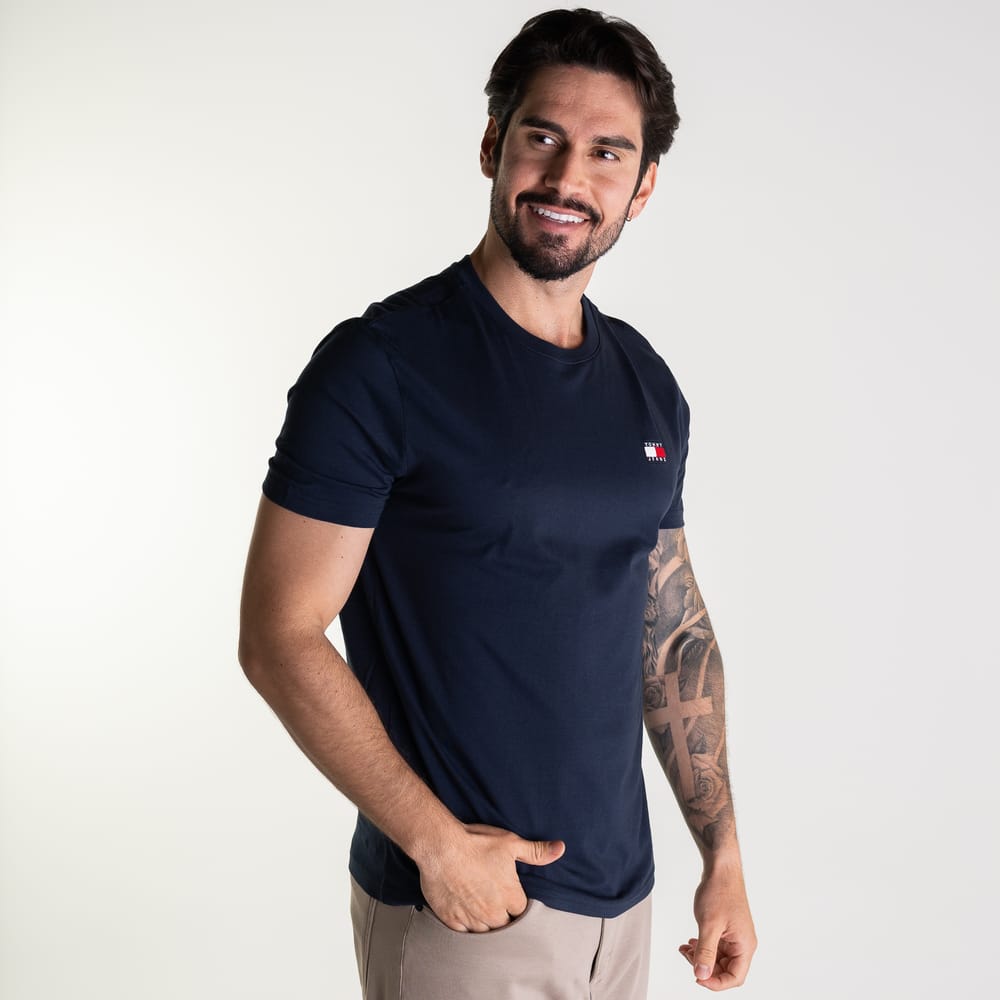 Camiseta Tommy Jeans Badge Marinho